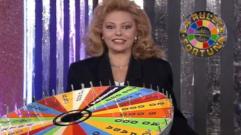 La primera emisión de 'La ruleta de la fortuna' presentado por Mayra Gómez Kemp en 1990 La primera emisión de 'La ruleta de la fortuna' presentado por Mayra Gómez Kemp en 1990
