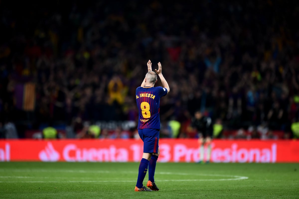 Quique Setién se 'pide' a Iniesta tras su exhibición en Copa: "No te vayas a China, ¡vente al Betis!" Quique Setién se 'pide' a Iniesta tras su exhibición en Copa: "No te vayas a China, ¡vente al Betis!"