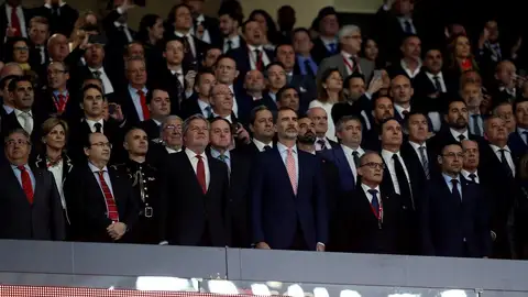 (22-04-2018) - Duelo de abucheos y aplausos al himno de España en la final de la Copa del Rey entre el Barcelona y el Sevilla en el Wanda Metropolitano (22-04-2018) - Duelo de abucheos y aplausos al himno de España en la final de la Copa del Rey entre el Barcelona y el Sevilla en el Wanda Metropolitano