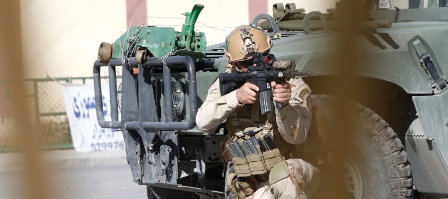 Soldados tras un ataque en Kabul (Afganistán) Soldados tras un ataque en Kabul (Afganistán)