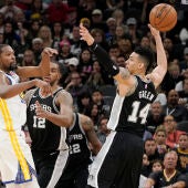 Danny Green y LaMarcus Aldridge, en acción ante Kevin Durant
