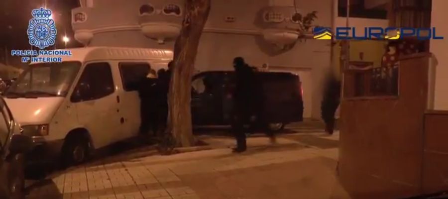 Imagen de la detención del marido de una buscada yihadista Imagen de la detención del marido de una buscada yihadista