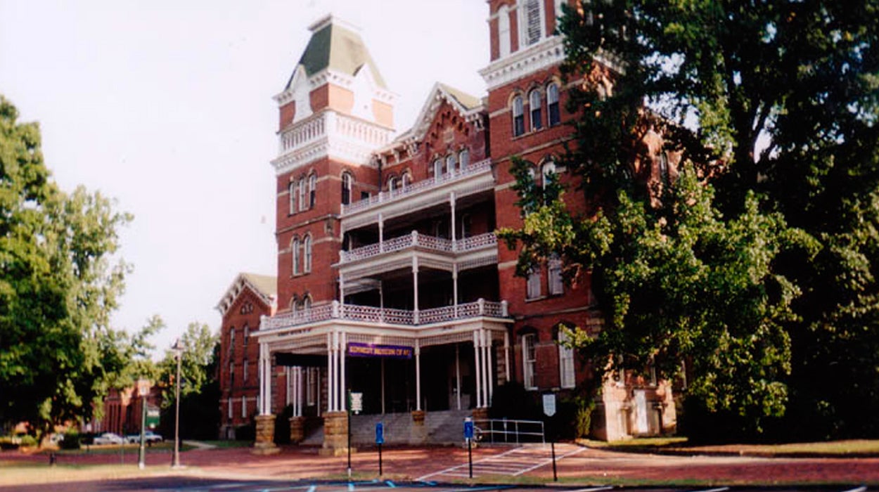 Ecos del Pasado: La anciana de The Ridges Ecos del Pasado: La anciana de The Ridges