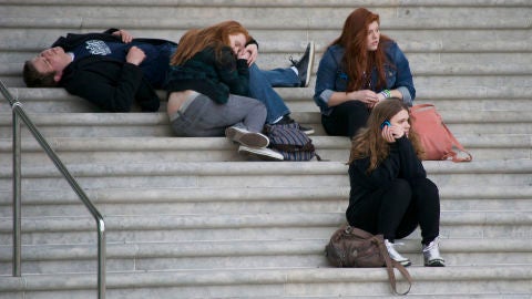 Algunos expertos aconsejan retrasar la hora de entrada a los institutos 