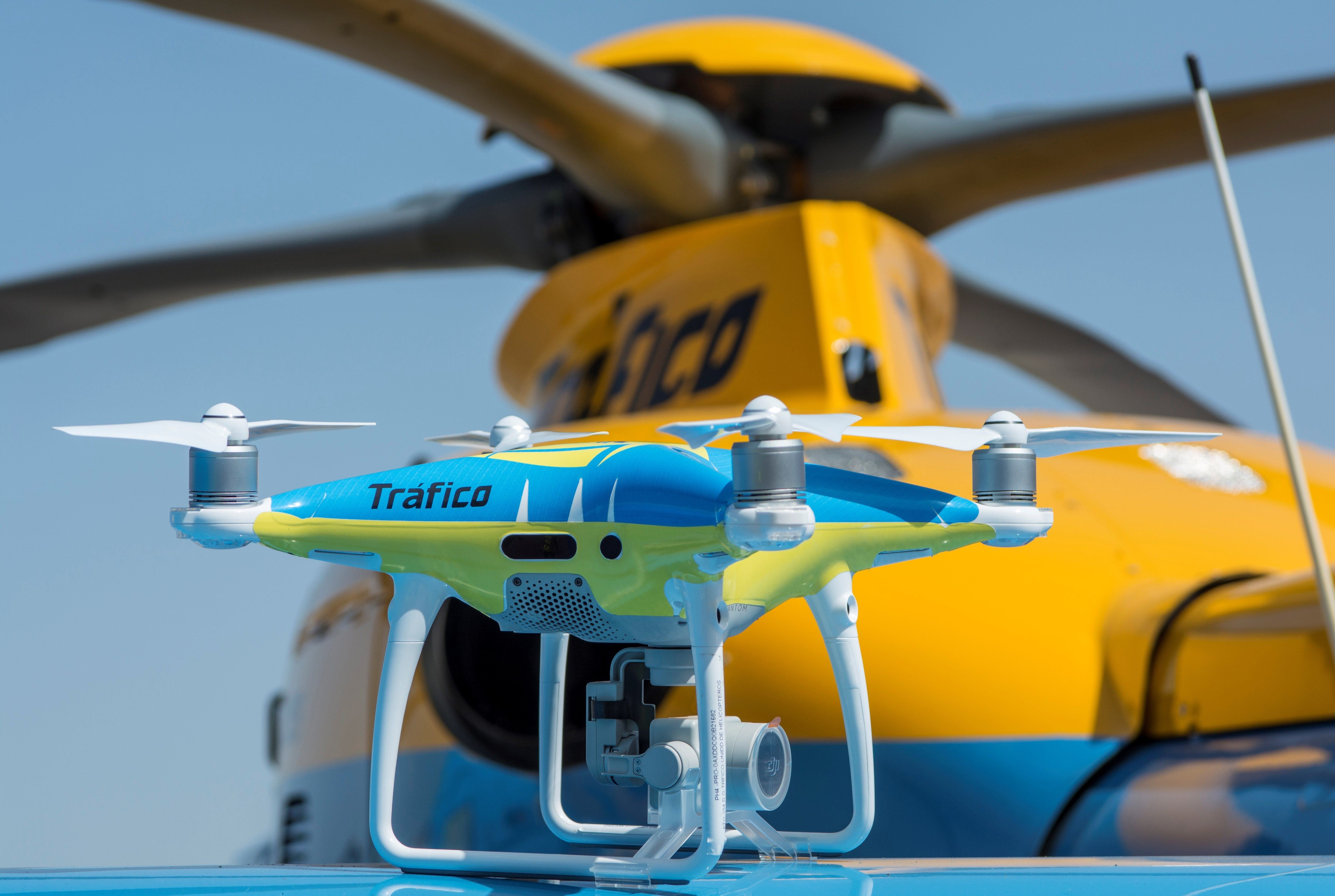 Los drones de la DGT comenzarán a multar a partir del 1 de agosto ante la Operación Salida Los drones de la DGT comenzarán a multar a partir del 1 de agosto ante la Operación Salida