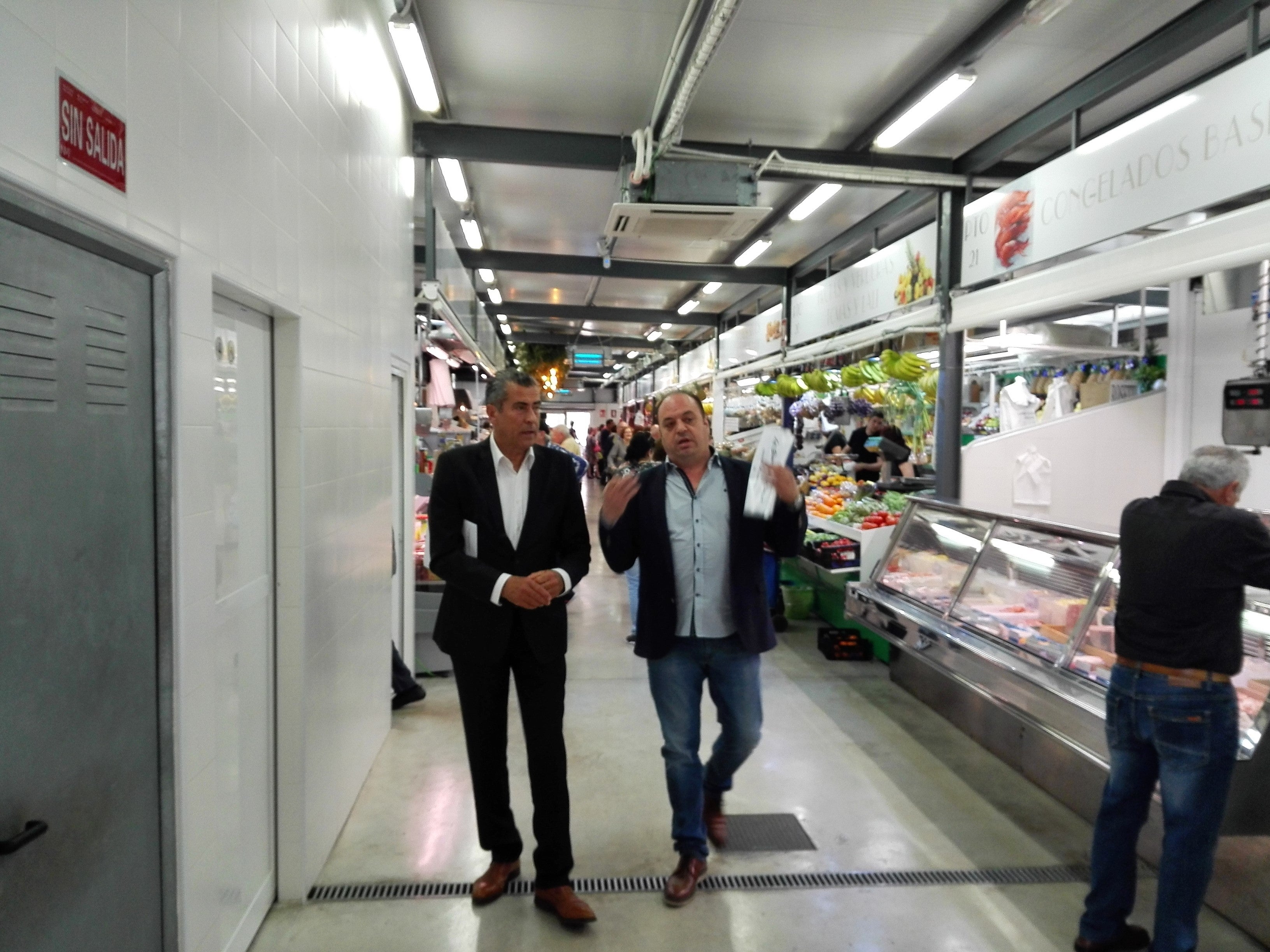 Aparcisa acusa al tripartito estar centrado en buscar “excusas” para que no se ejecute el mercado adjudicado Aparcisa acusa al tripartito estar centrado en buscar “excusas” para que no se ejecute el mercado adjudicado