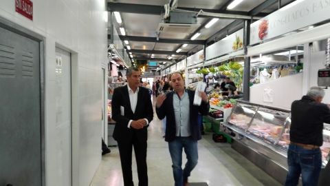 &Aacute;lvaro Gordillo, gerente de Aparcisa en el Mercado Central Provisional de Elche