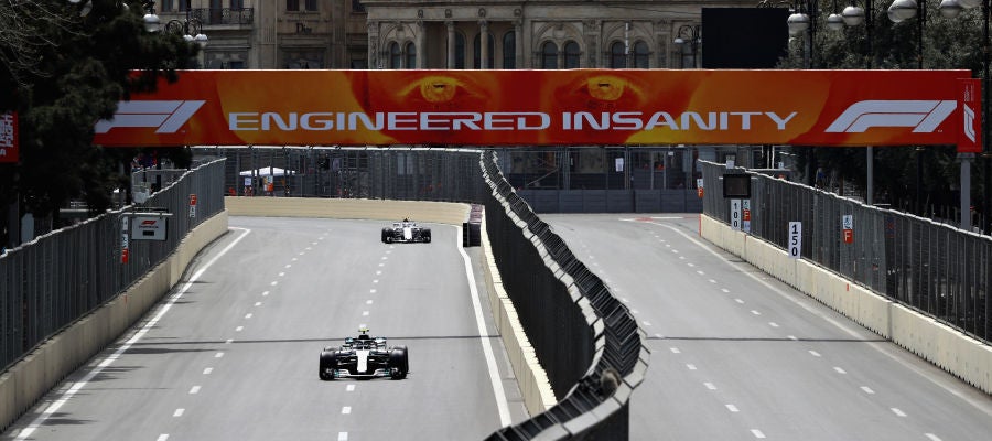 Bottas, a bordo de su Mercedes en el circuito de Bakú Bottas, a bordo de su Mercedes en el circuito de Bakú