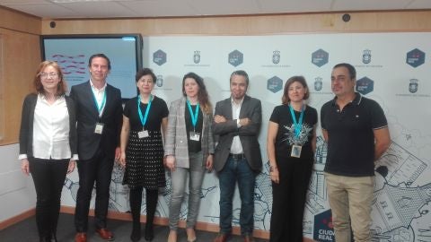 El concejal de turismo, Jos&eacute; Luis Herrera, junto a miembros de la Asociaci&oacute;n de Gu&iacute;as Oficiales de Turismo de CLM