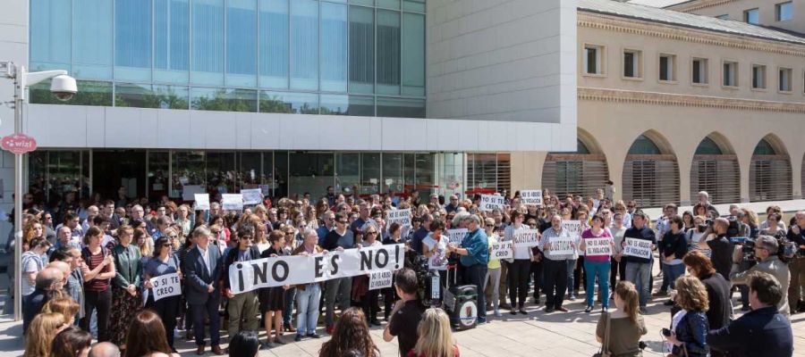 Concentración en Zaragoza contra la sentencia Concentración en Zaragoza contra la sentencia