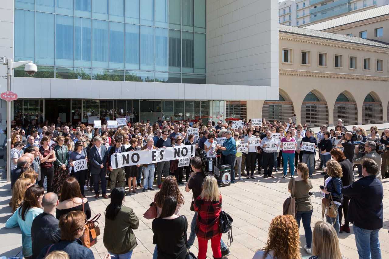 Continúan la indignación por la sentencia contra los miembros de La Manada Continúan la indignación por la sentencia contra los miembros de La Manada