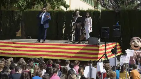 La Diputación y l'AVL se suman a la campaña escolar 'Salvadors de Paraules' para la defensa y promoción del valenciano. CULTURA
