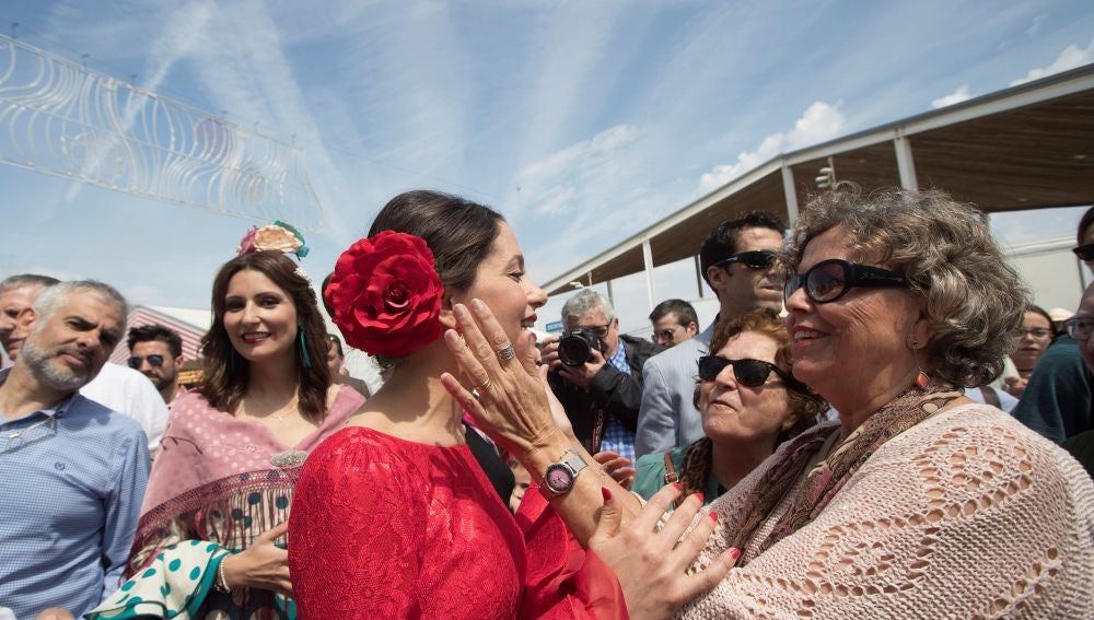 La líder de Ciudadanos en Cataluña y portavoz nacional del partido, Inés Arrimadas, en su visita a la Feria de Abril 