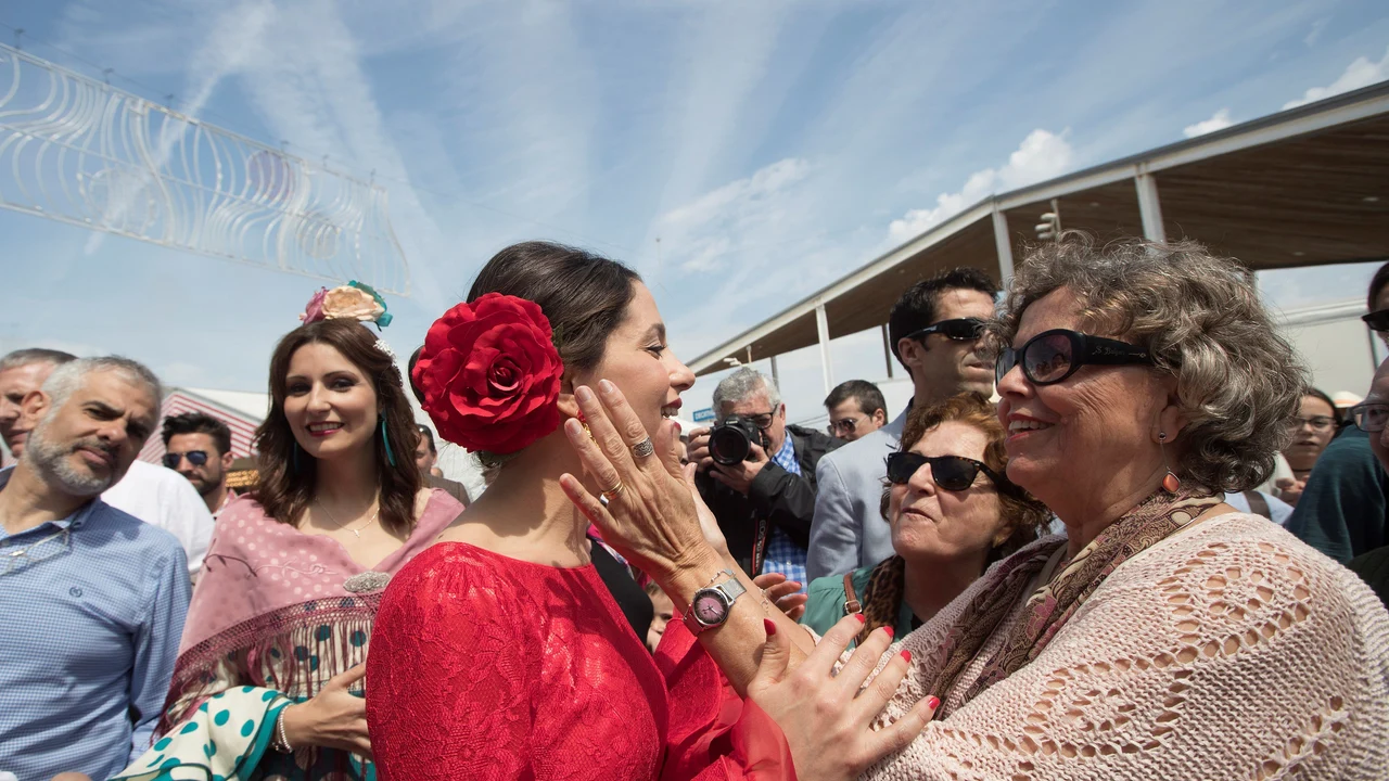 La líder de Ciudadanos en Cataluña y portavoz nacional del partido, Inés Arrimadas, en su visita a la Feria de Abril