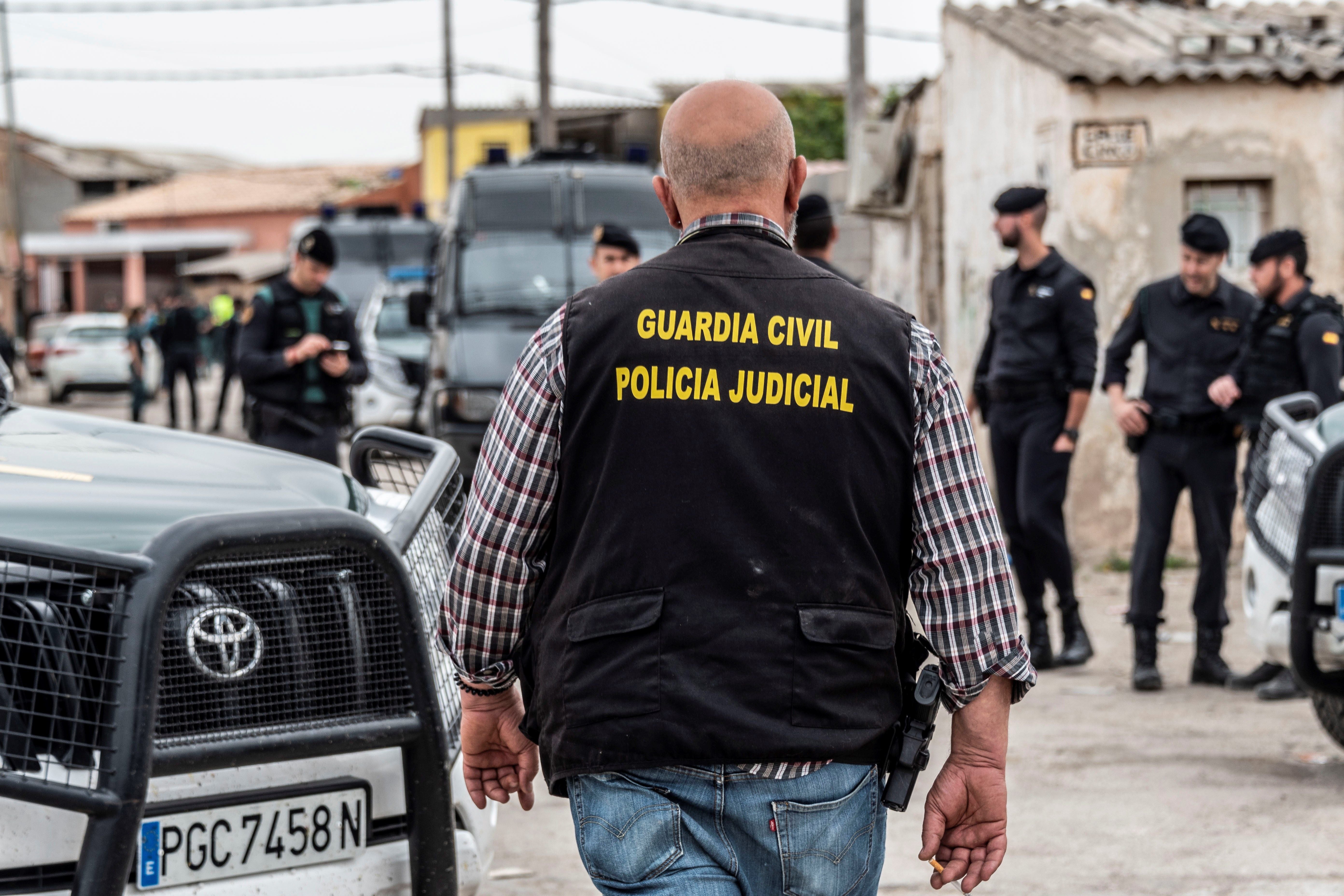 Al menos ocho detenidos en una operación antidroga en Son Banya y otras barriadas de Palma Al menos ocho detenidos en una operación antidroga en Son Banya y otras barriadas de Palma