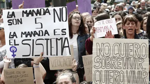 Concentración frente al Palacio de Justicia de Navarra Concentración frente al Palacio de Justicia de Navarra