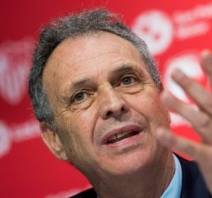 Joaquín Caparros en su presentación Joaquín Caparros en su presentación