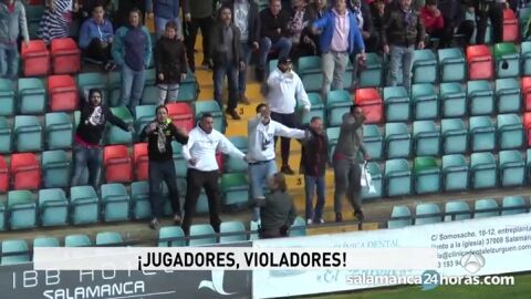 Aficionados insultan a los jugadores de la Arandina en el Helm&aacute;ntico