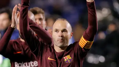 Andrés Iniesta celebra el título liguero en Riazor Andrés Iniesta celebra el título liguero en Riazor