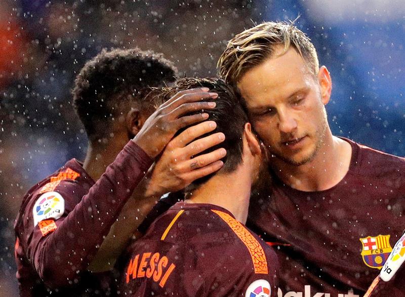 Rakitic:"Respetamos la decisión de Iniesta, es una persona especial a la que se va a echar de menos" Rakitic:"Respetamos la decisión de Iniesta, es una persona especial a la que se va a echar de menos"