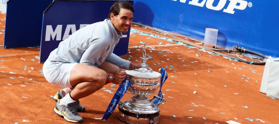 Rafa Nadal posa con su XI Godó Rafa Nadal posa con su XI Godó