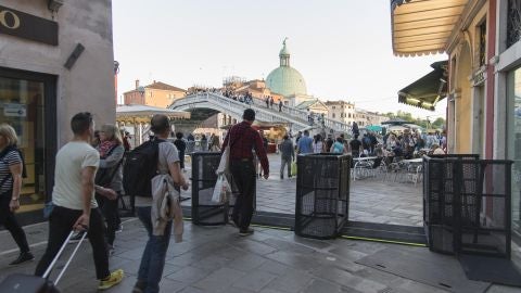 Im&aacute;genes de los llamados tornos antituristas en Venecia