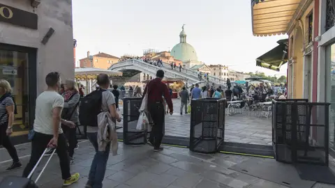 Imágenes de los llamados tornos antituristas en Venecia Imágenes de los llamados tornos antituristas en Venecia