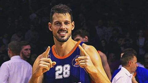 &Aacute;lex Navajas, jugador de los Wolves. 