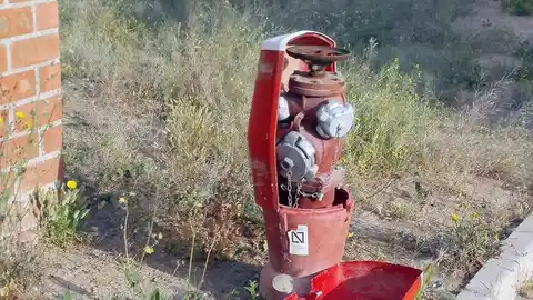 Hidrante con tapa deteriorada en Elche Hidrante con tapa deteriorada en Elche
