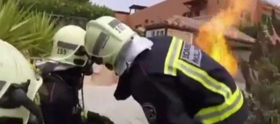Bomberos de Mallorca en un incendio Bomberos de Mallorca en un incendio