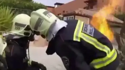 Bomberos de Mallorca en un incendio Bomberos de Mallorca en un incendio