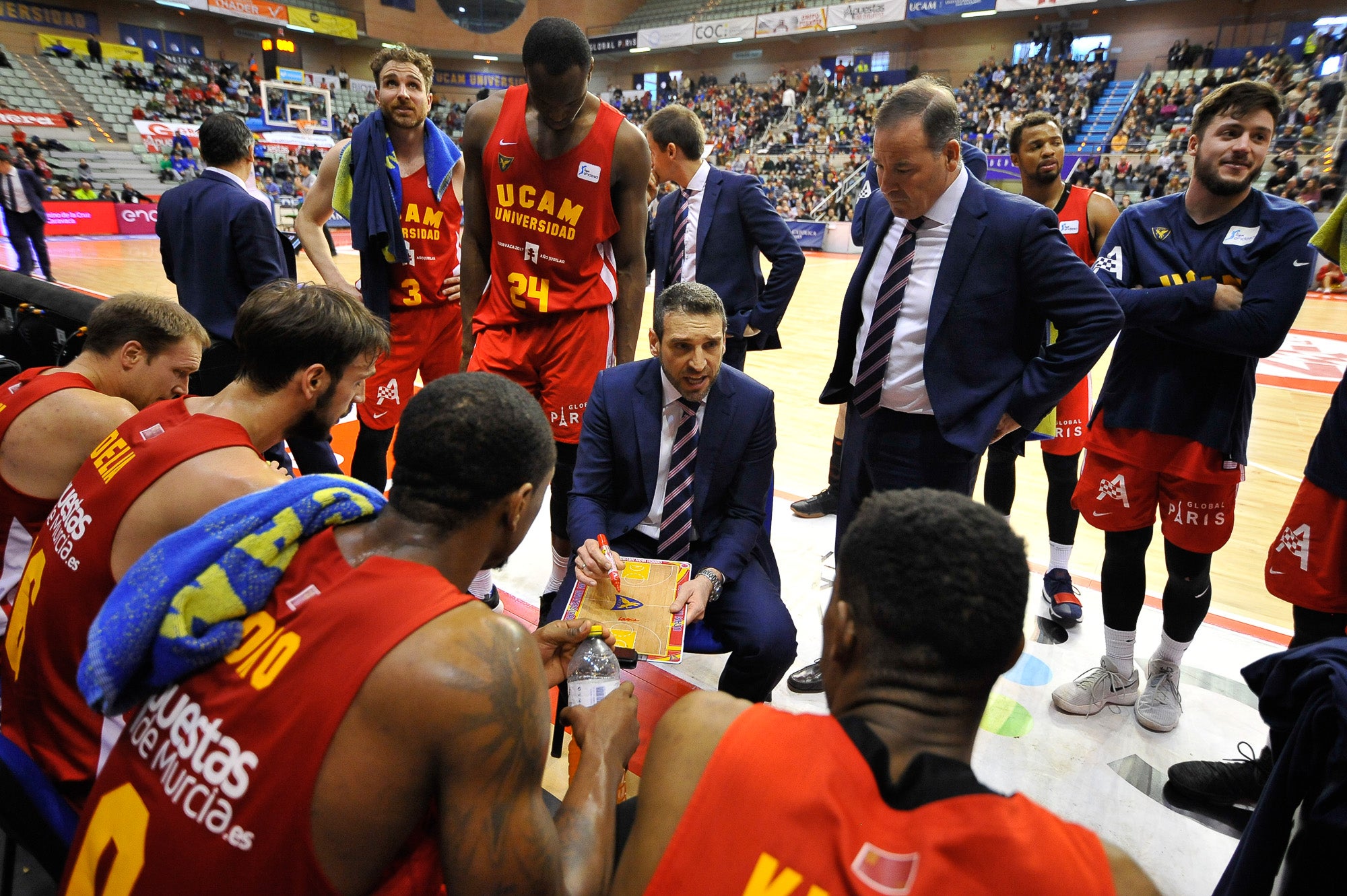 Ibón Navarro en 4 Cuartos: "El UCAM es un club empujado por la ambición" Ibón Navarro en 4 Cuartos: "El UCAM es un club empujado por la ambición"