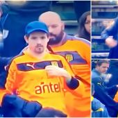 El aficionado presta su camiseta al portero del Peñarol