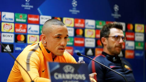 Radja Nainggolan, en rueda de prensa