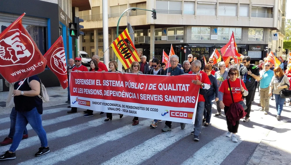 Pancarta reivindicando pensiones dignas en la manifestación del 1 de mayo en Elche
