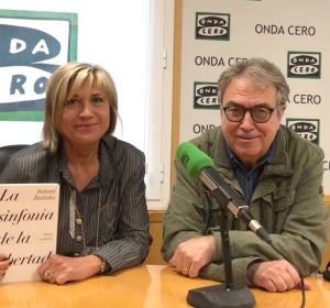 Julia Otero con Antoni Batista Julia Otero con Antoni Batista