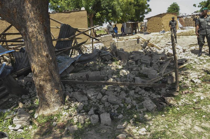 Al menos 26 muertos por la explosión de dos bombas en el noreste de Nigeria Al menos 26 muertos por la explosión de dos bombas en el noreste de Nigeria