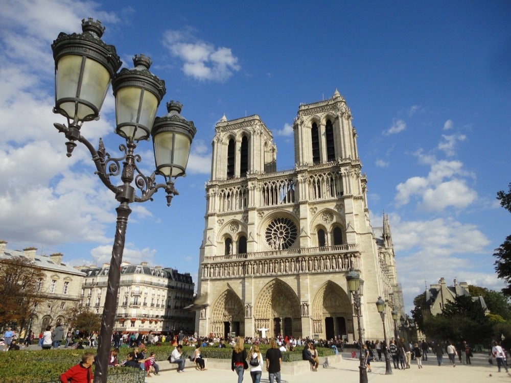 Arde Notre Dame, el monumento más visitado de Francia y símbolo de su historia Arde Notre Dame, el monumento más visitado de Francia y símbolo de su historia