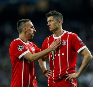 Ribery y Lewandowski se lamentan tras la eliminación ante el Real Madrid Ribery y Lewandowski se lamentan tras la eliminación ante el Real Madrid