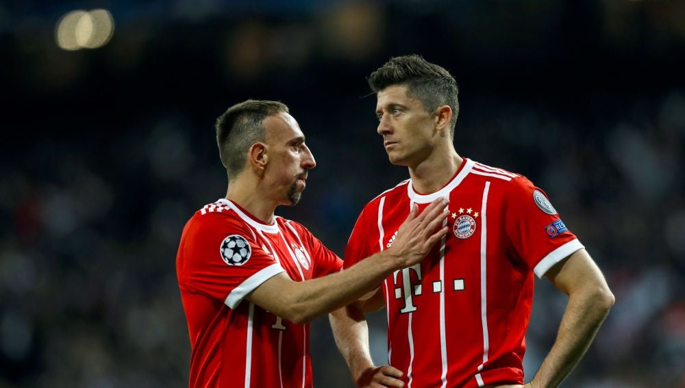 Ribery y Lewandowski se lamentan tras la eliminación ante el Real Madrid