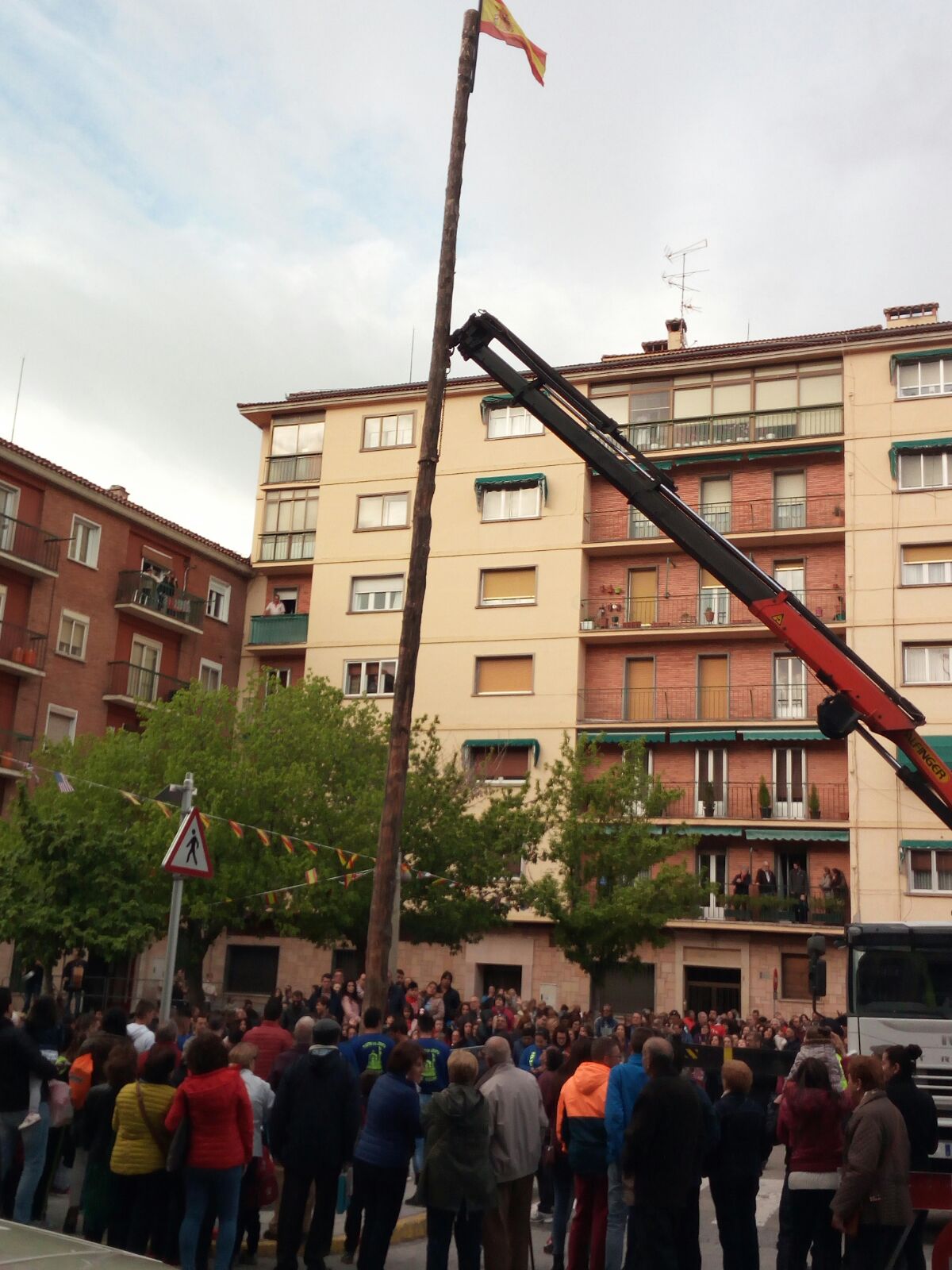 El Mayo ya preside la plaza del Cristo del Mercado El Mayo ya preside la plaza del Cristo del Mercado