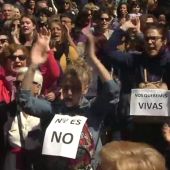Una manifestación en apoyo a la víctima de 'La Manada' irrumpe en la tradicional parada militar que se celebra en Madrid