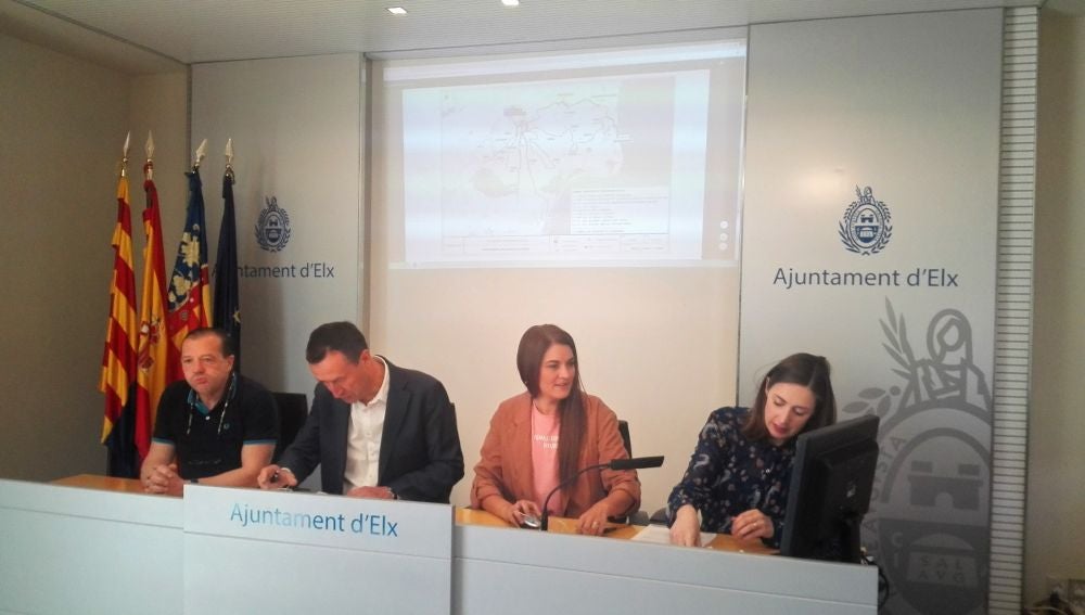 De izquierda a derecha: Jesús Pareja; Carlos González; Mireia Mollà; y Esther Díez