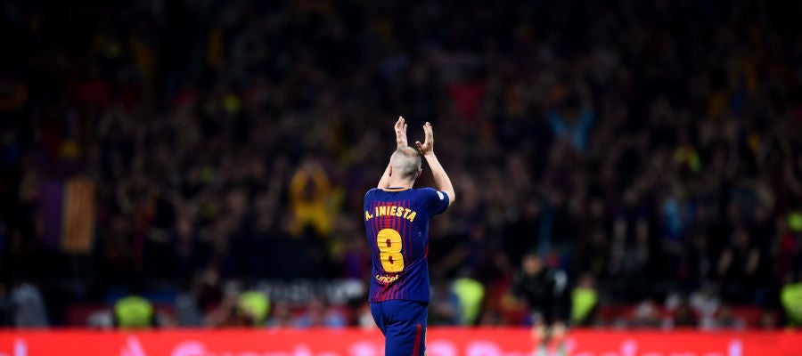 Iniesta se despide durante la final de Copa en el Metropolitano Iniesta se despide durante la final de Copa en el Metropolitano