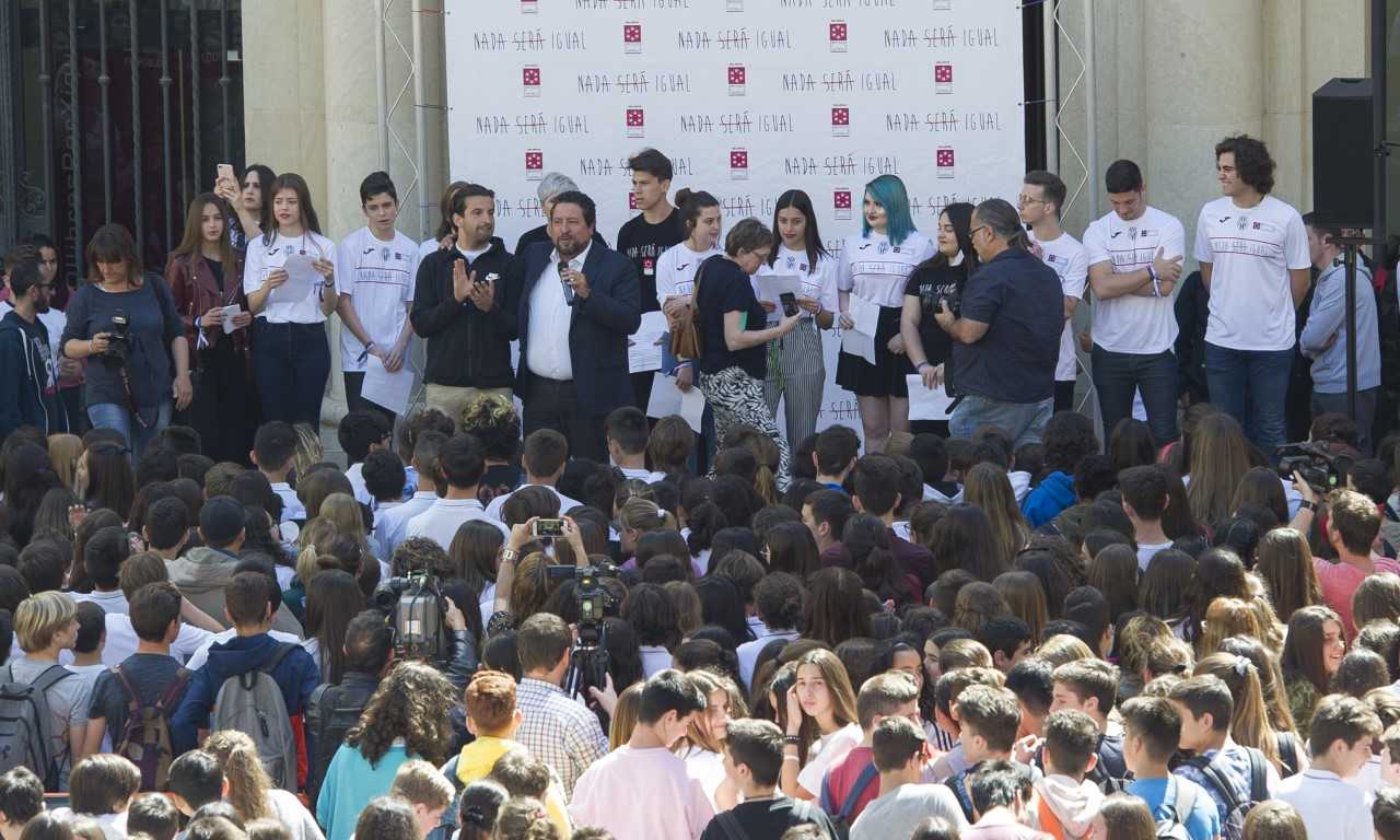 La Diputación y 'Nada Será Igual' convierten el centro de Castellón en el mayor punto de apoyo contra el acoso escolar La Diputación y 'Nada Será Igual' convierten el centro de Castellón en el mayor punto de apoyo contra el acoso escolar