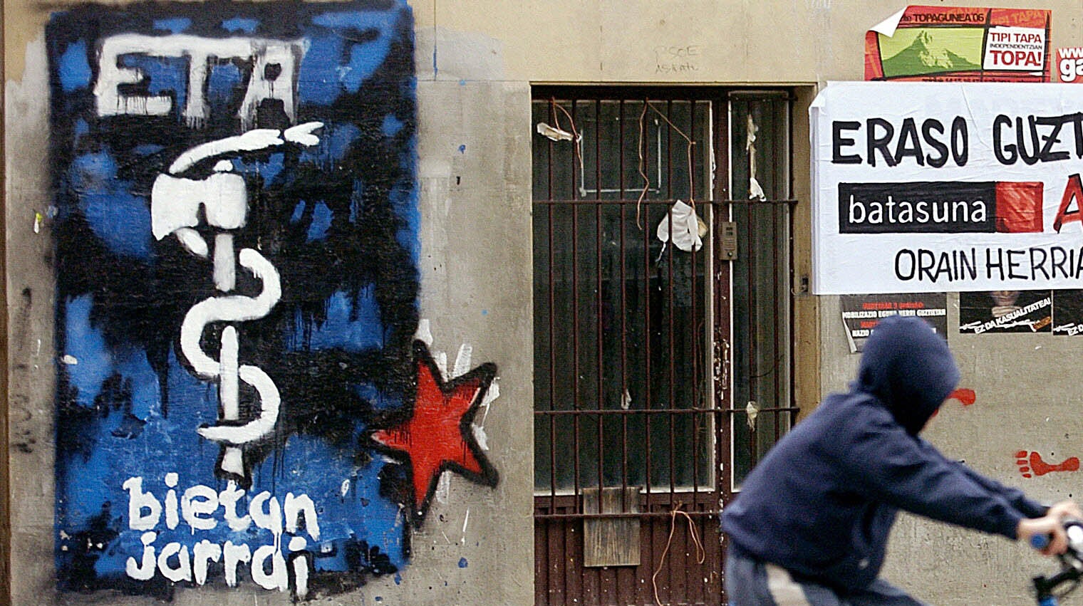 ETA anuncia en un comunicado "el final de su trayectoria" ETA anuncia en un comunicado "el final de su trayectoria"