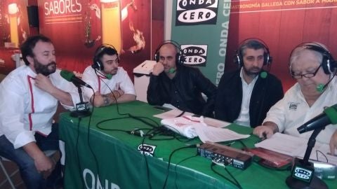 De izquierda a derecha, Sergio V&aacute;zquez (Pixtoteka),Rafa Centeno de Maruja Lim&oacute;n, Marcos Blanco del restaurante Barrabasada, con Pepe Cadavedo