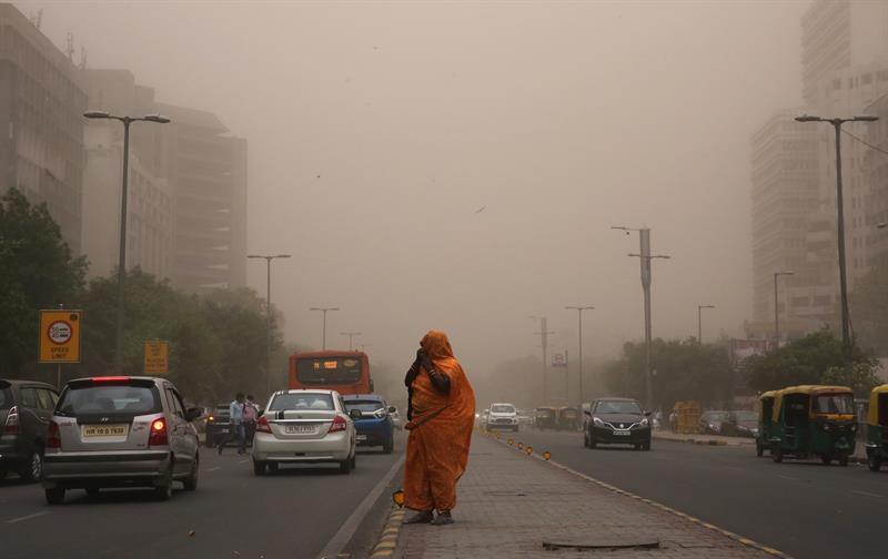 Al menos 73 muertos y 140 heridos por tormentas en el norte de la India Al menos 73 muertos y 140 heridos por tormentas en el norte de la India