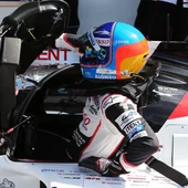 Fernando Alonso, subiéndose al Toyota Fernando Alonso, subiéndose al Toyota