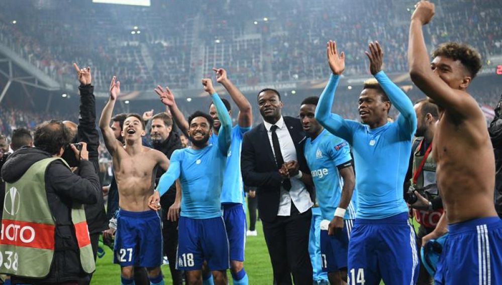 Los jugadores del Marsella celebran el pase a la final de Europa League